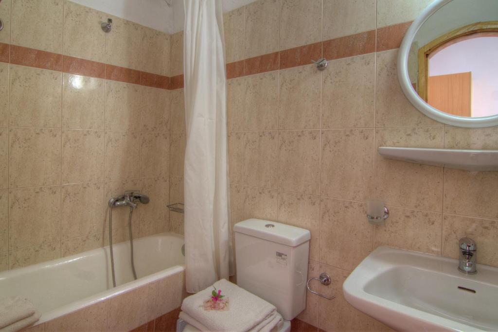 Adonis Hotel 2*