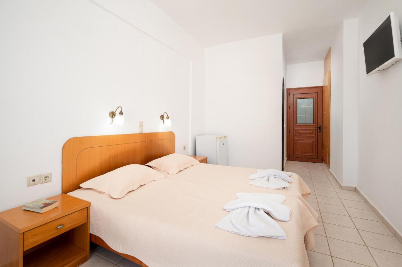 Adonis Hotel 2*